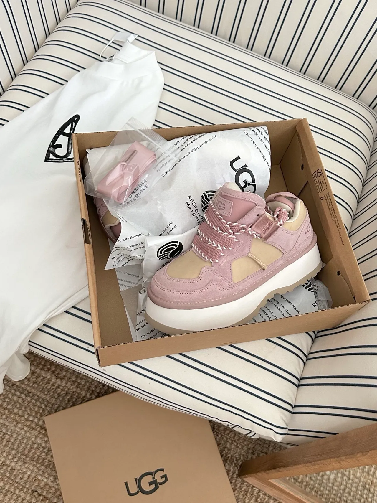 UGG سكيتشرز سميك وردي بيج منصة سويد وشبكة بانلينج 6