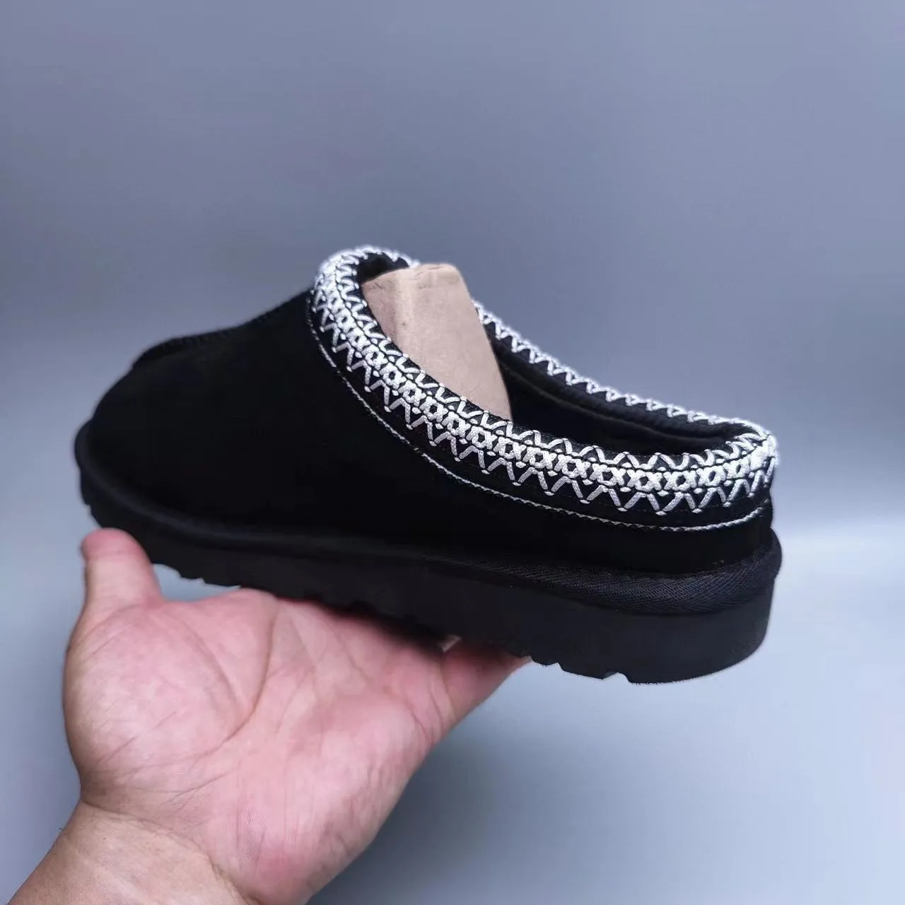 UGG Tasman أسود فضي صوف علوي زخرف مضفر كولار نعال 2