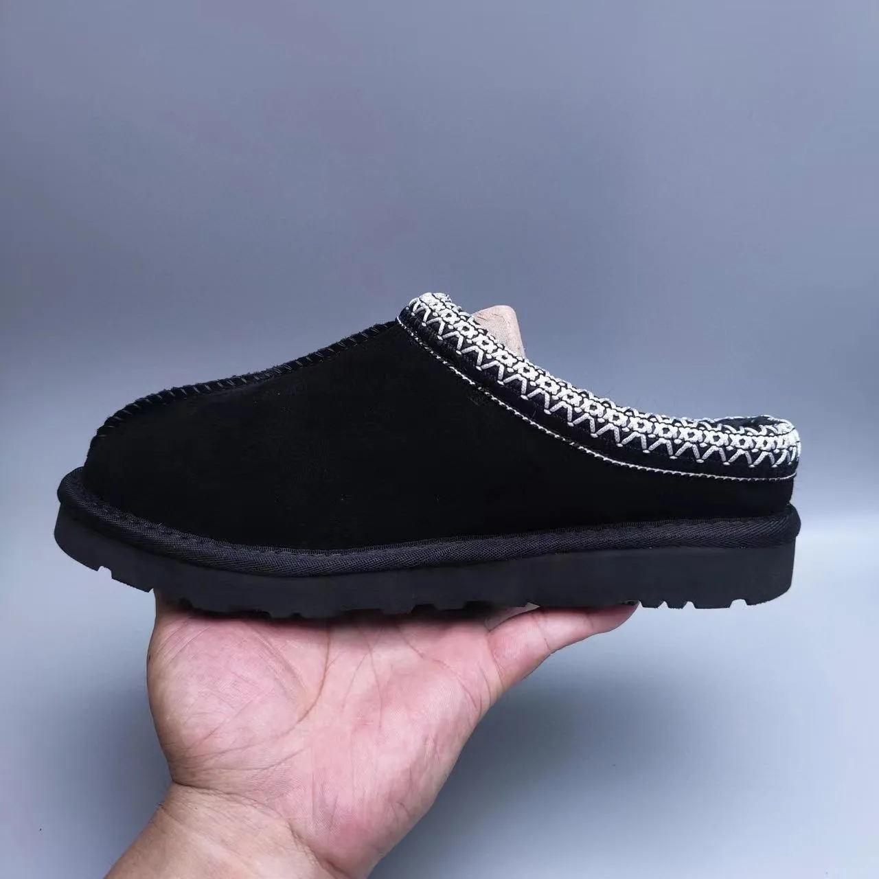 UGG Tasman أسود فضي صوف علوي زخرف مضفر كولار نعال 3