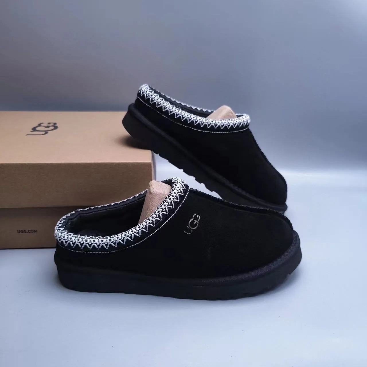 UGG Tasman أسود فضي صوف علوي زخرف مضفر كولار نعال 4
