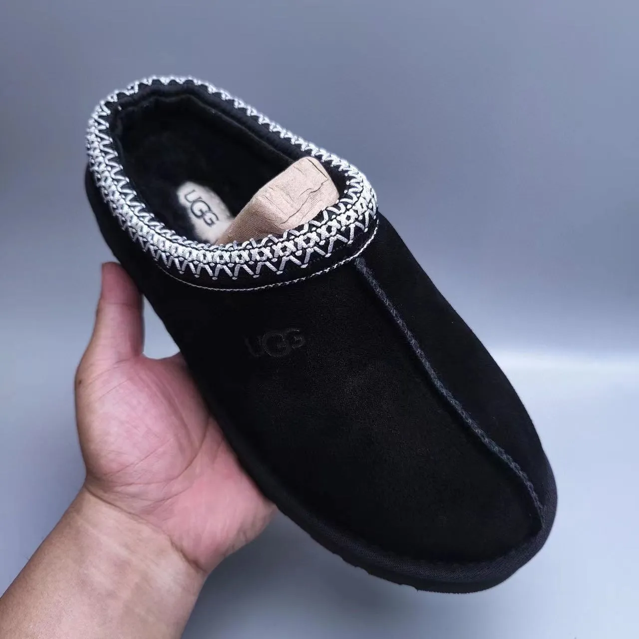 UGG Tasman أسود فضي صوف علوي زخرف مضفر كولار نعال 5