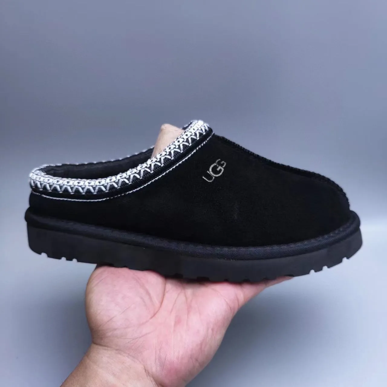UGG Tasman أسود فضي صوف علوي زخرف مضفر كولار نعال 6