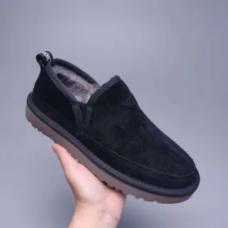 UGG Tasman حذاء لوفرز أسود جلد مدبوغ مبطن بفراء