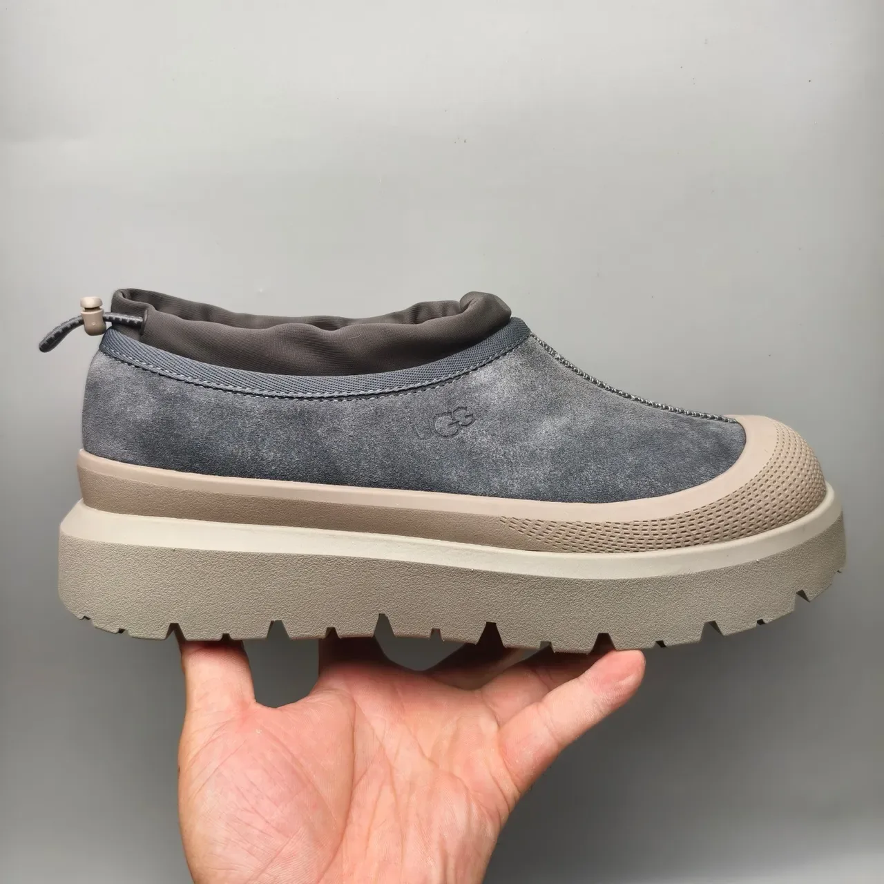 UGG Tasman Chaussures Slip-On en Daim Gris Charbon 3