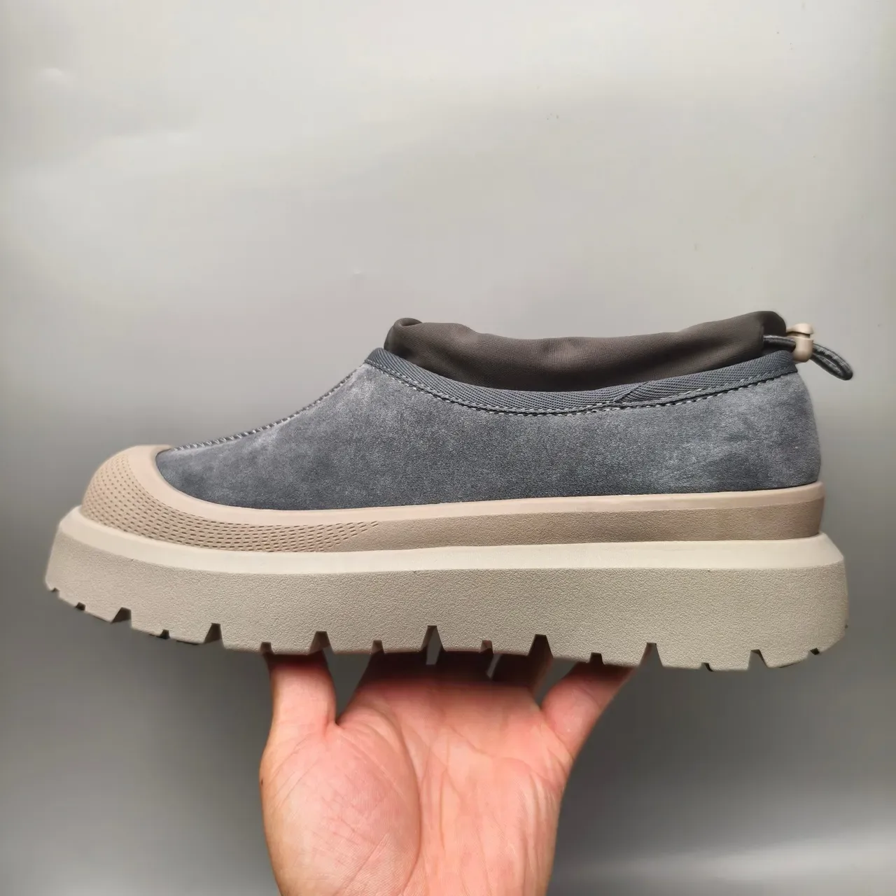 UGG Tasman Chaussures Slip-On en Daim Gris Charbon 7