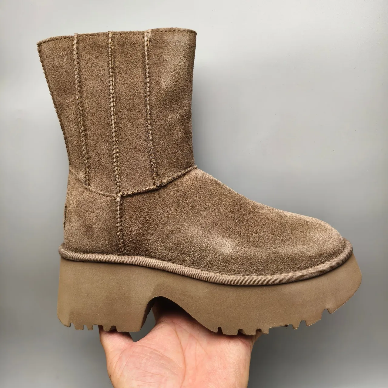 UGG Tasman 厚底麂皮踝靴 2