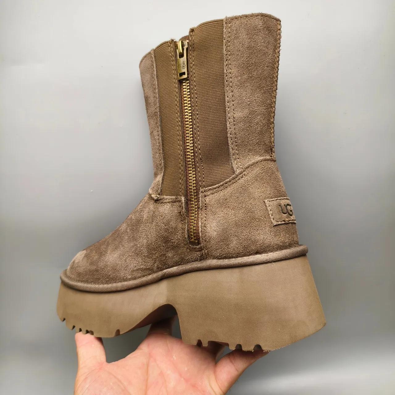 UGG Tasman 厚底麂皮踝靴 4