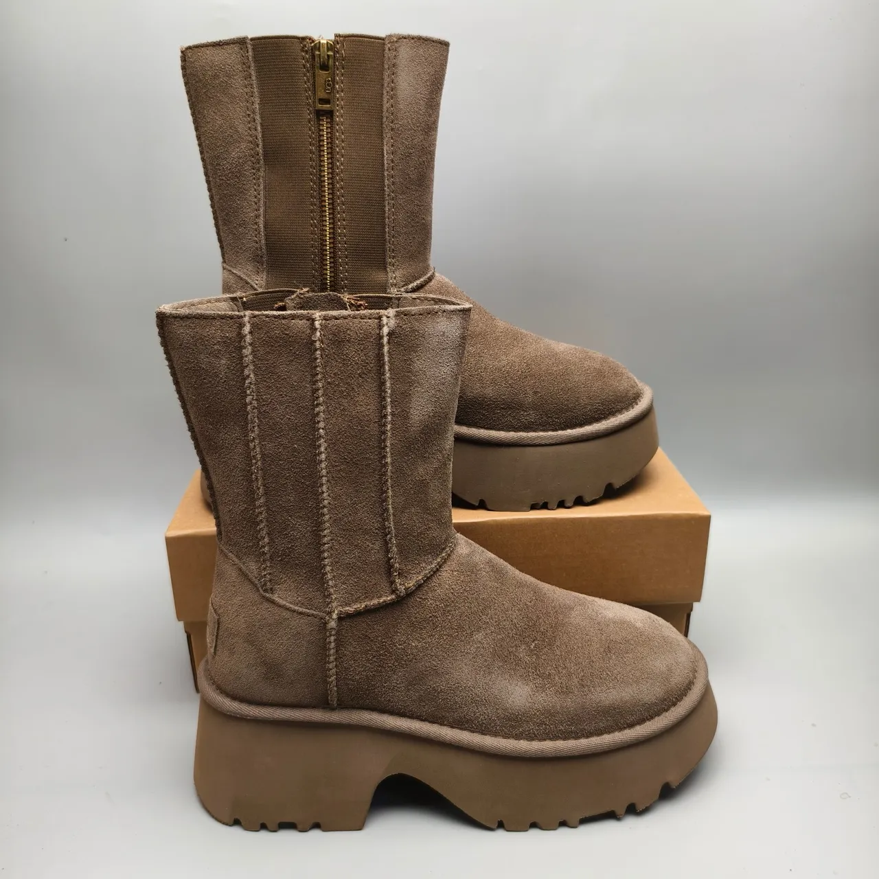 UGG Tasman 厚底麂皮踝靴 5