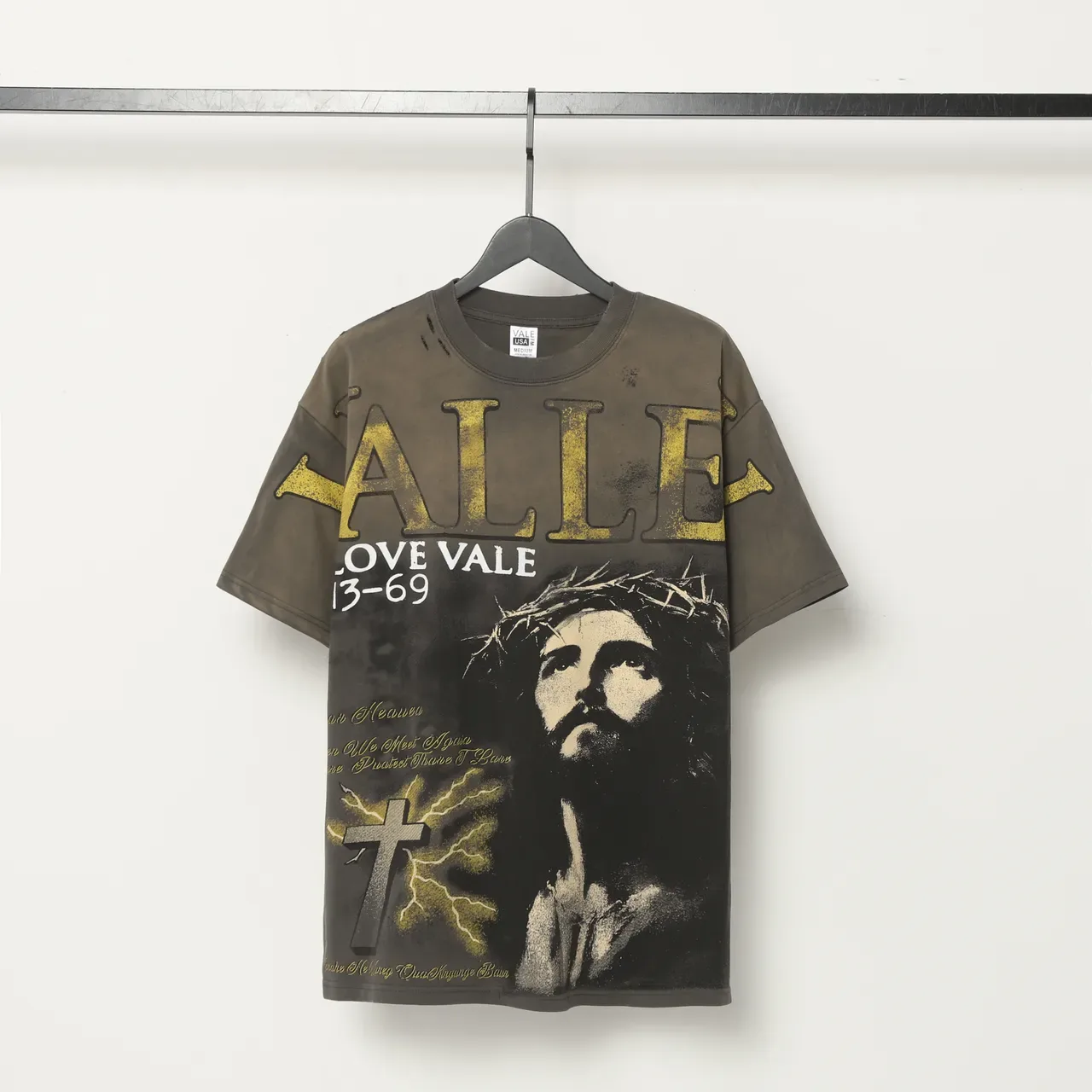تيشيرت أوفرسايز Vale Forever بطباعة جرافيك متهالكة 3