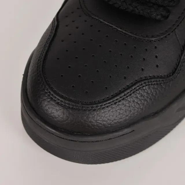 Valentino Noir Monochrome Pyramide Détail à Clous Chaussures Lifestyle 5