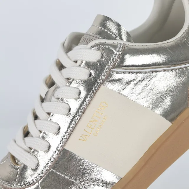 Valentino Garavani Tênis Lifestyle Prateado Metálico e Creme 6