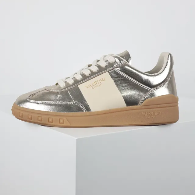 Valentino Garavani Tênis Lifestyle Prateado Metálico e Creme 9
