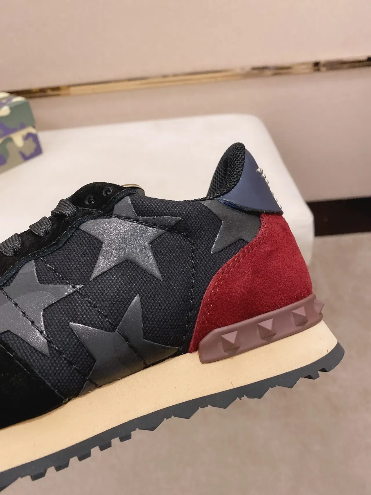 Valentino Garavani Rockstud Runner Noir Rouge Beige Sneakers Lifestyle 5