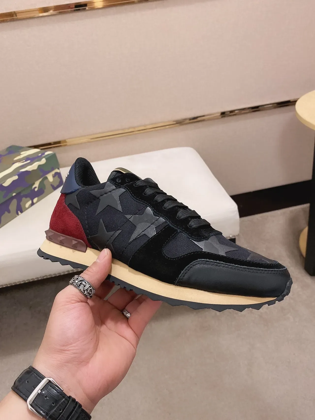 Valentino Garavani Rockstud Runner Noir Rouge Beige Sneakers Lifestyle 7