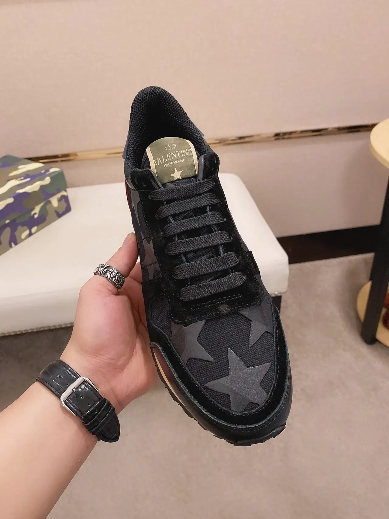 Valentino Garavani Rockstud Runner Noir Rouge Beige Sneakers Lifestyle 9