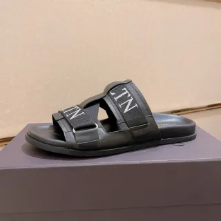 Valentino Garavani VLTN Slide Deslizantes negros