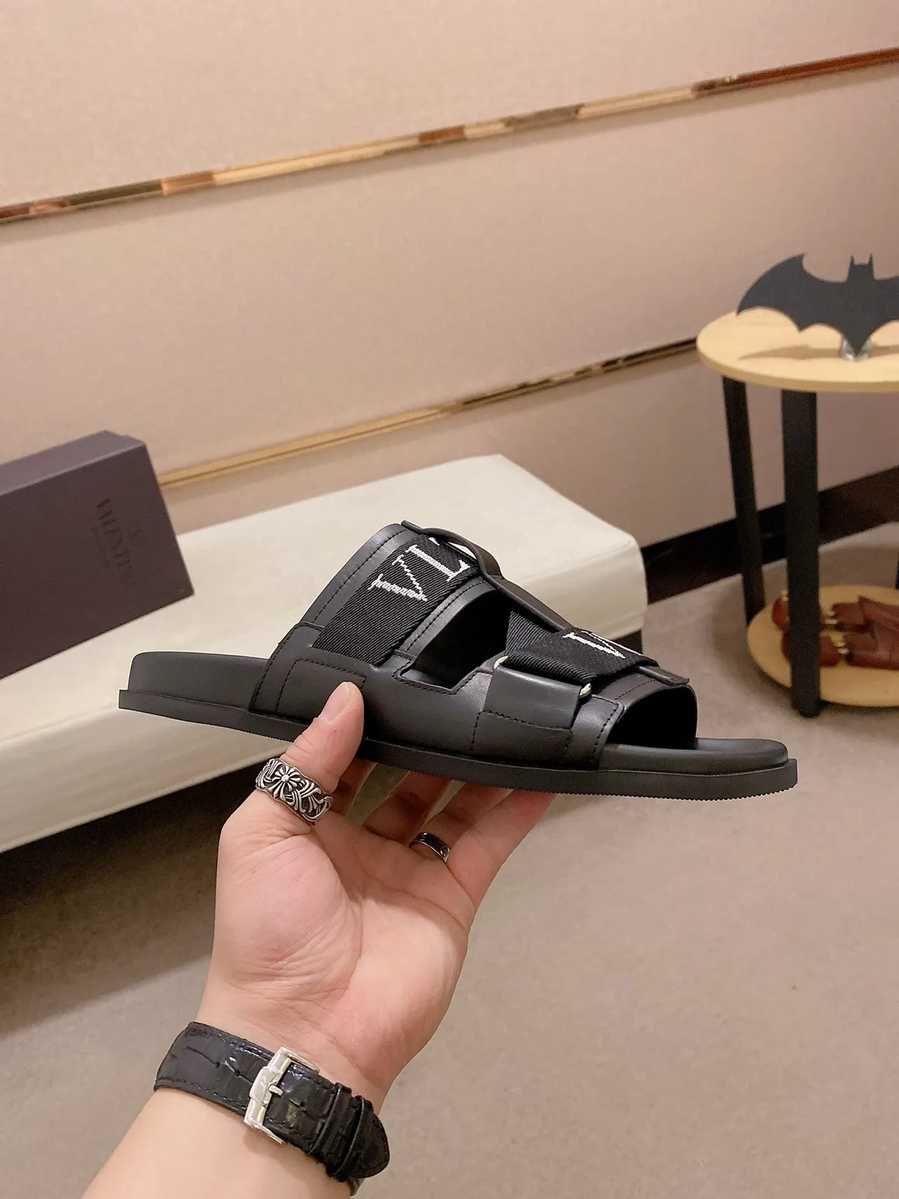 Valentino Garavani VLTN Slide Pantoufles noires 4
