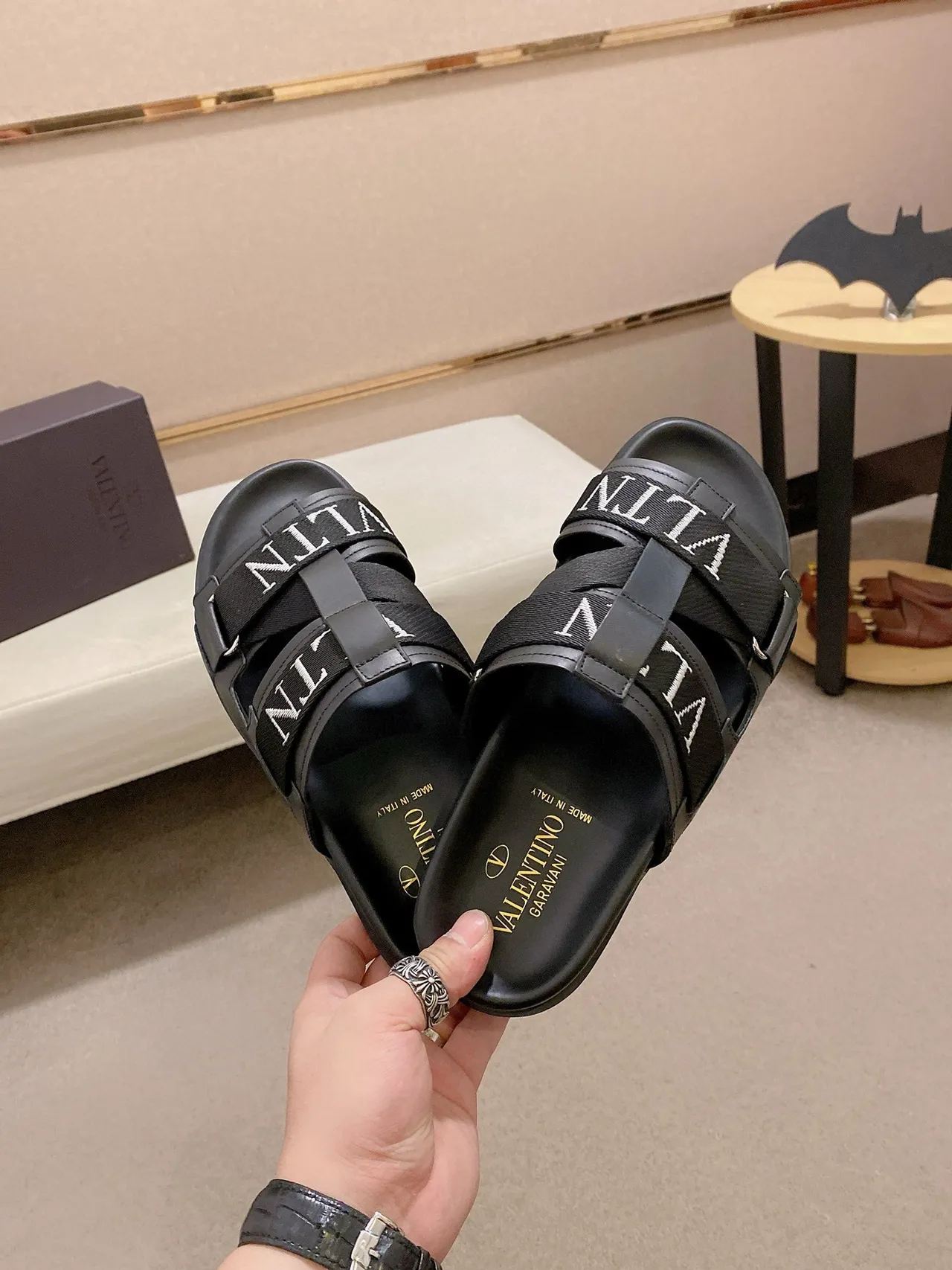 Valentino Garavani VLTN Slide Pantoufles noires 5