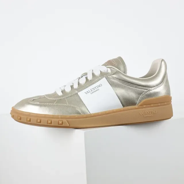 Valentino sneakers minimalistes propres sport-luxe avec upper en cuir métallique blanc doré pour style de vie 9