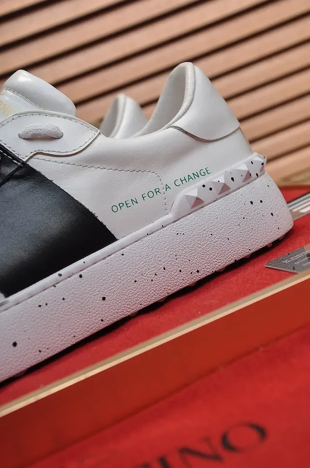 Valentino Open Sneakers Lifestyle en Cuir Blanc et Noir 2