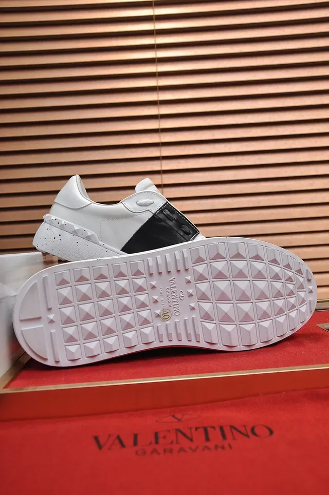 Valentino Open Sneakers Lifestyle en Cuir Blanc et Noir 4