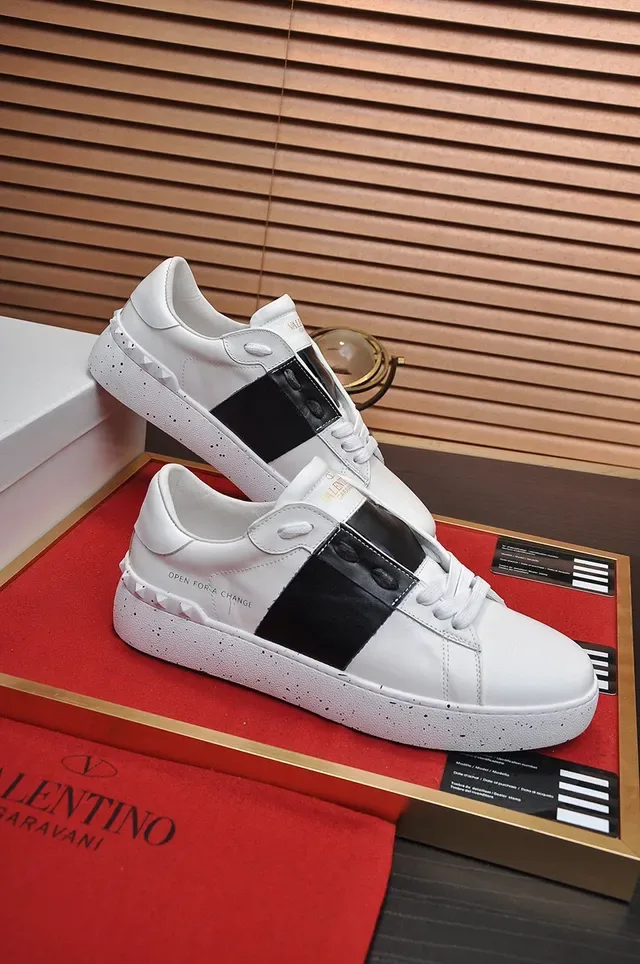 Valentino Open Sneakers Lifestyle en Cuir Blanc et Noir 5