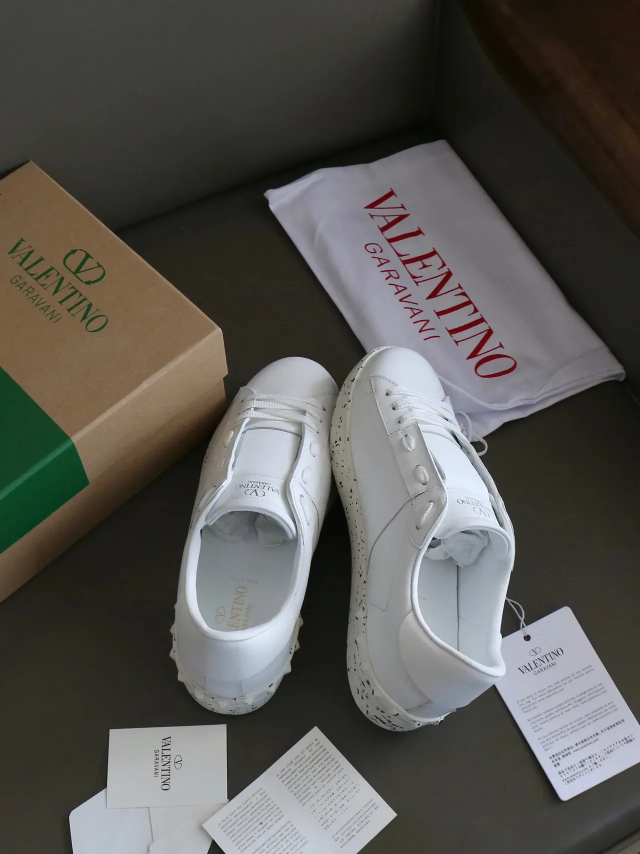 Valentino Sneakers Lifestyle Ouvert Blanc à Semelle Tachetée 2