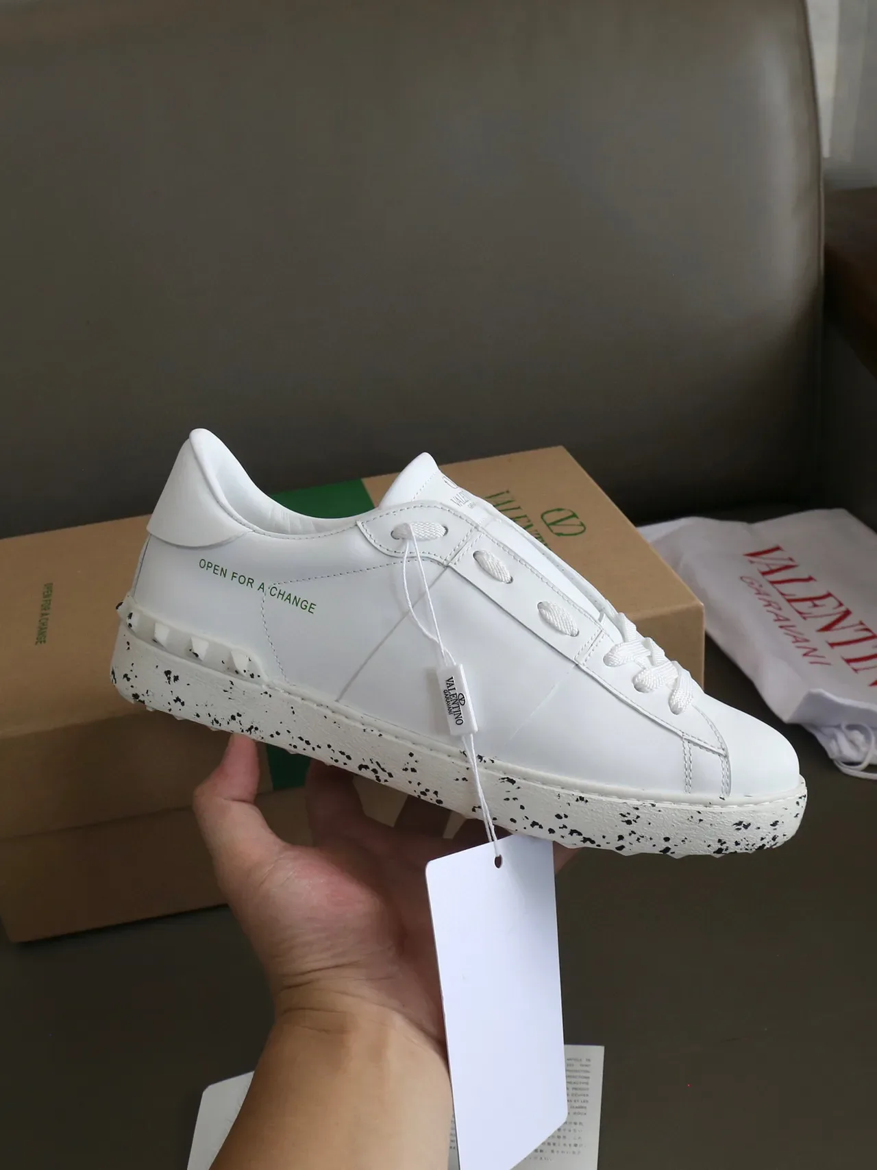 Valentino Sneakers Lifestyle Ouvert Blanc à Semelle Tachetée 3
