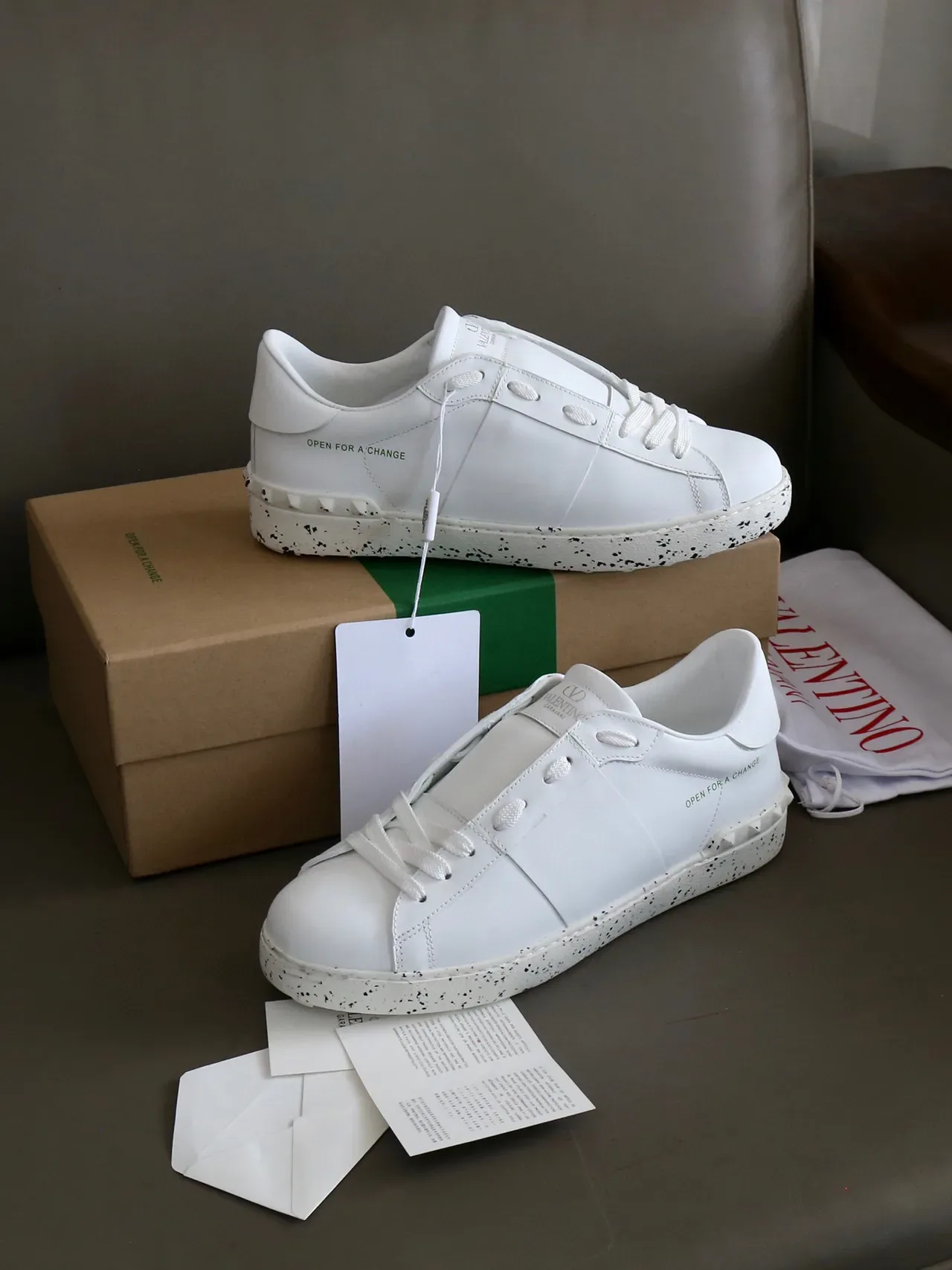 Valentino Sneakers Lifestyle Ouvert Blanc à Semelle Tachetée 5