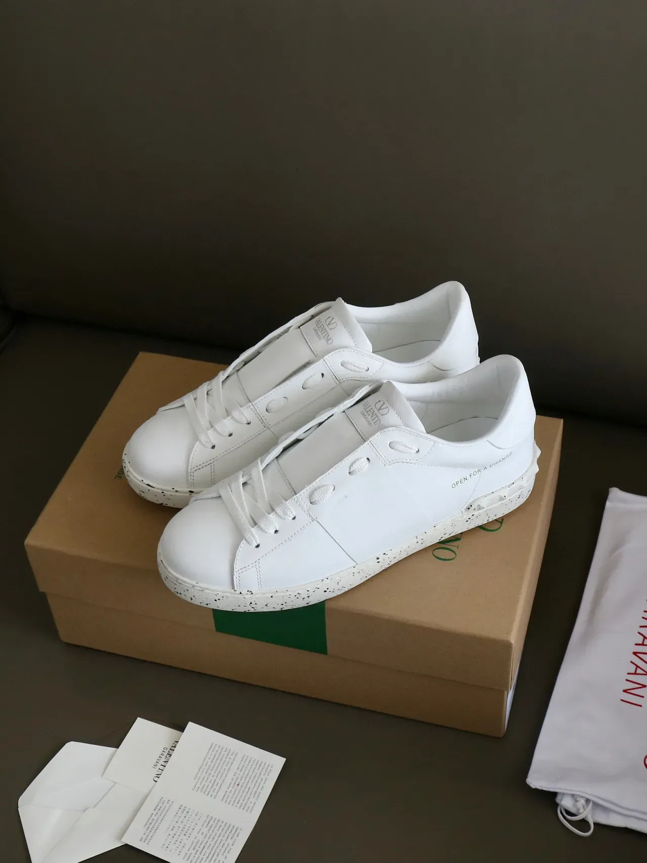 Valentino Sneakers Lifestyle Ouvert Blanc à Semelle Tachetée 7
