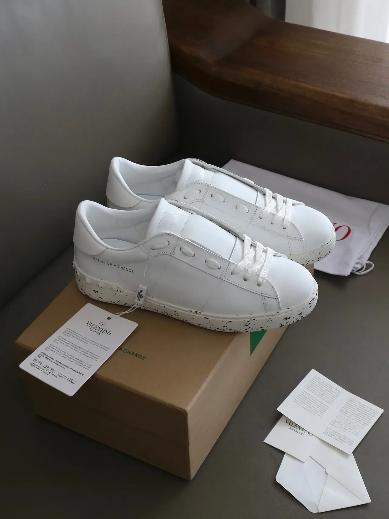 Valentino Sneakers Lifestyle Ouvert Blanc à Semelle Tachetée 8