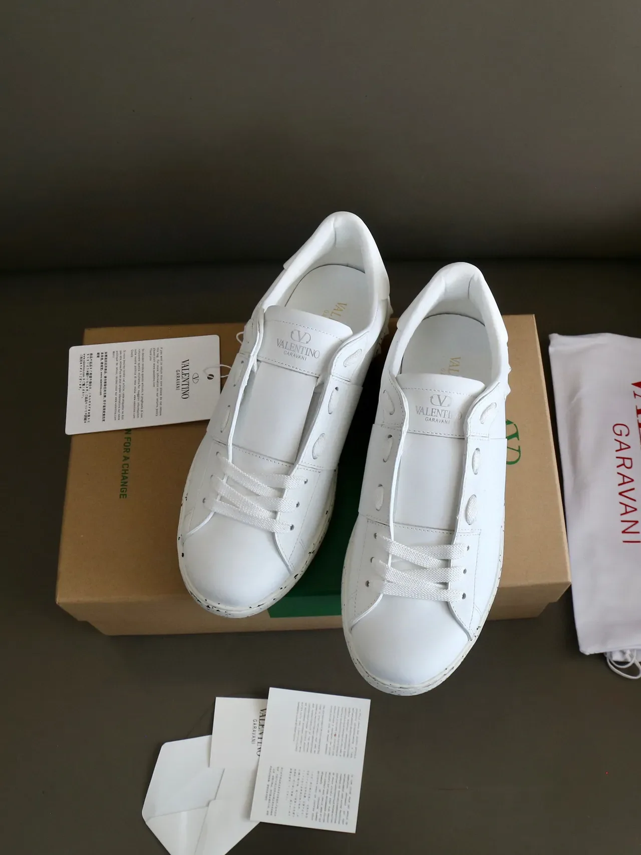 Valentino Sneakers Lifestyle Ouvert Blanc à Semelle Tachetée 9