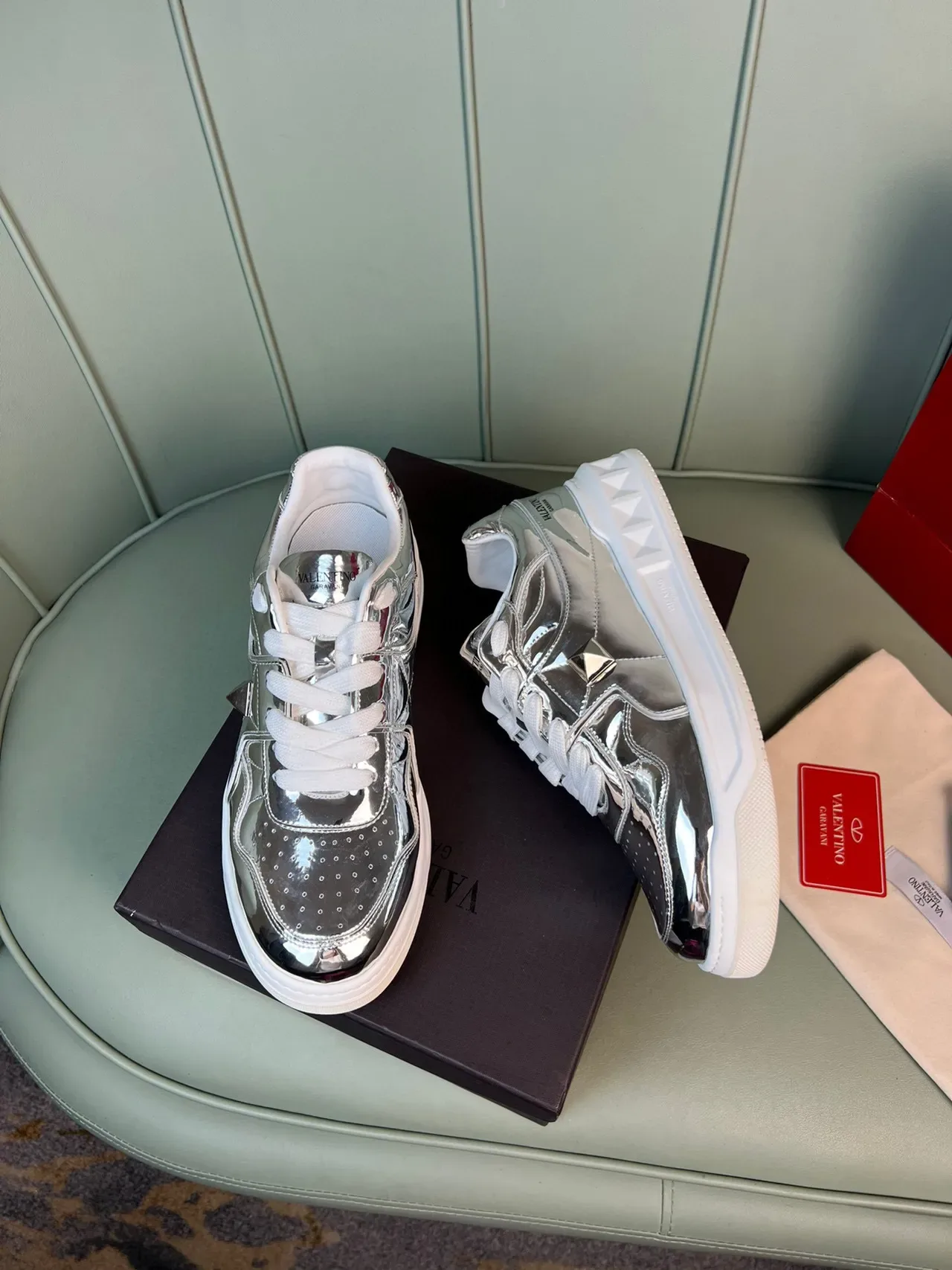 Valentino Rockstud Métallique Chrome et Rouge Lifestyle Sneakers 5