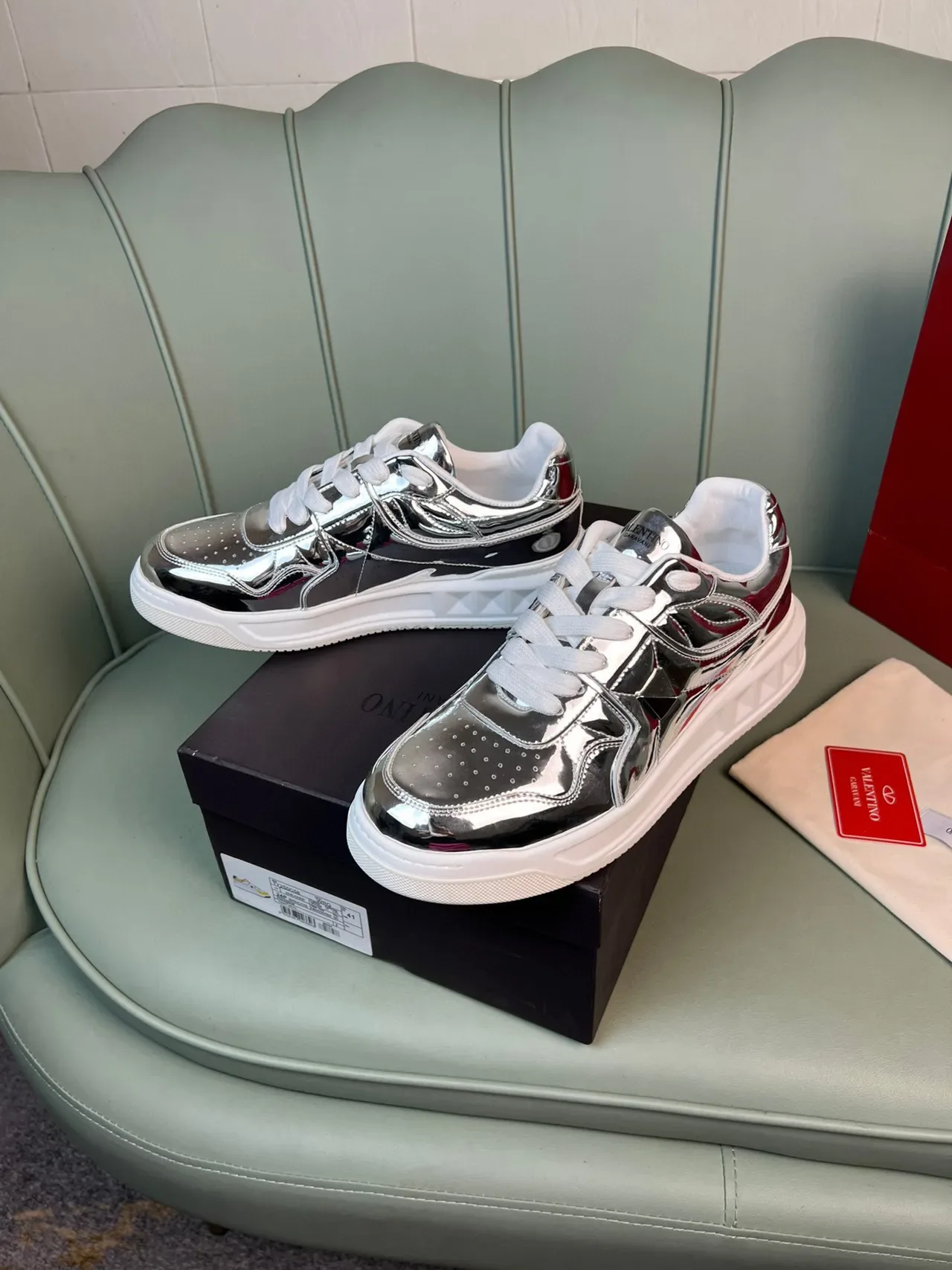 Valentino Rockstud Métallique Chrome et Rouge Lifestyle Sneakers 8