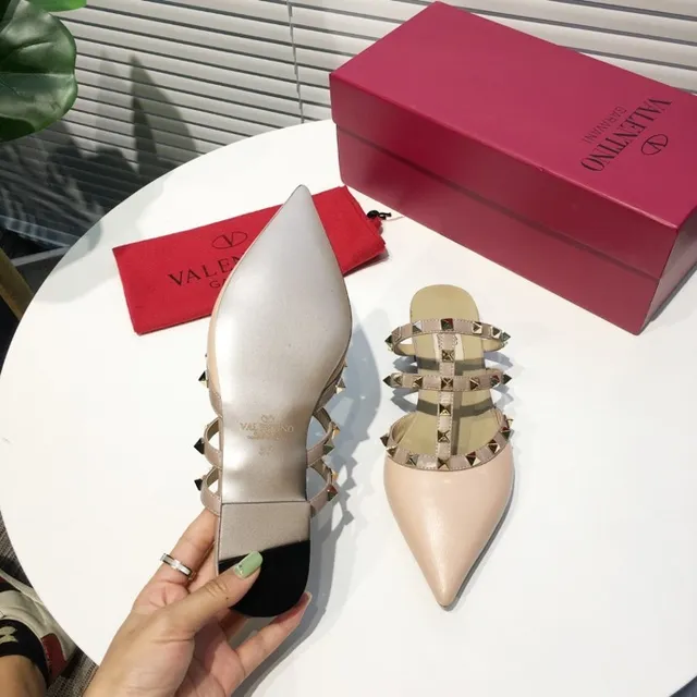 Valentino Rockstud Tacones de aguja nude con tachuelas y correas en jaula 3