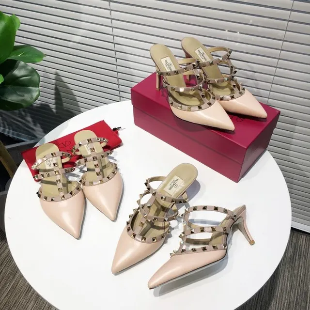Valentino Rockstud Tacones de aguja nude con tachuelas y correas en jaula 5