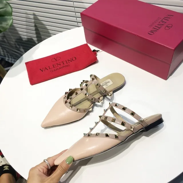 Valentino Rockstud Tacones de aguja nude con tachuelas y correas en jaula 8