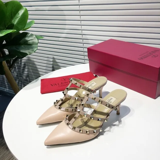 Valentino Rockstud Tacones de aguja nude con tachuelas y correas en jaula 9