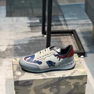 Valentino Rockstud Runner طباعة التمويه أحذية رياضية أسلوب حياة
