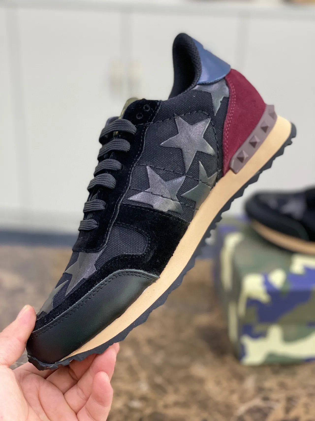 Valentino Rockstud Star-Print Noir Bordeaux Sneakers Lifestyle 2