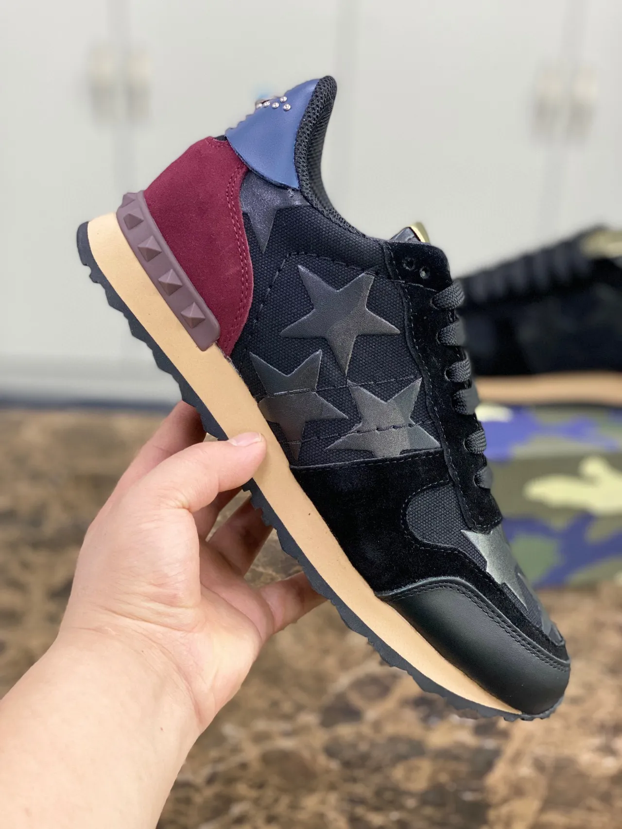 Valentino Rockstud Star-Print Noir Bordeaux Sneakers Lifestyle 3