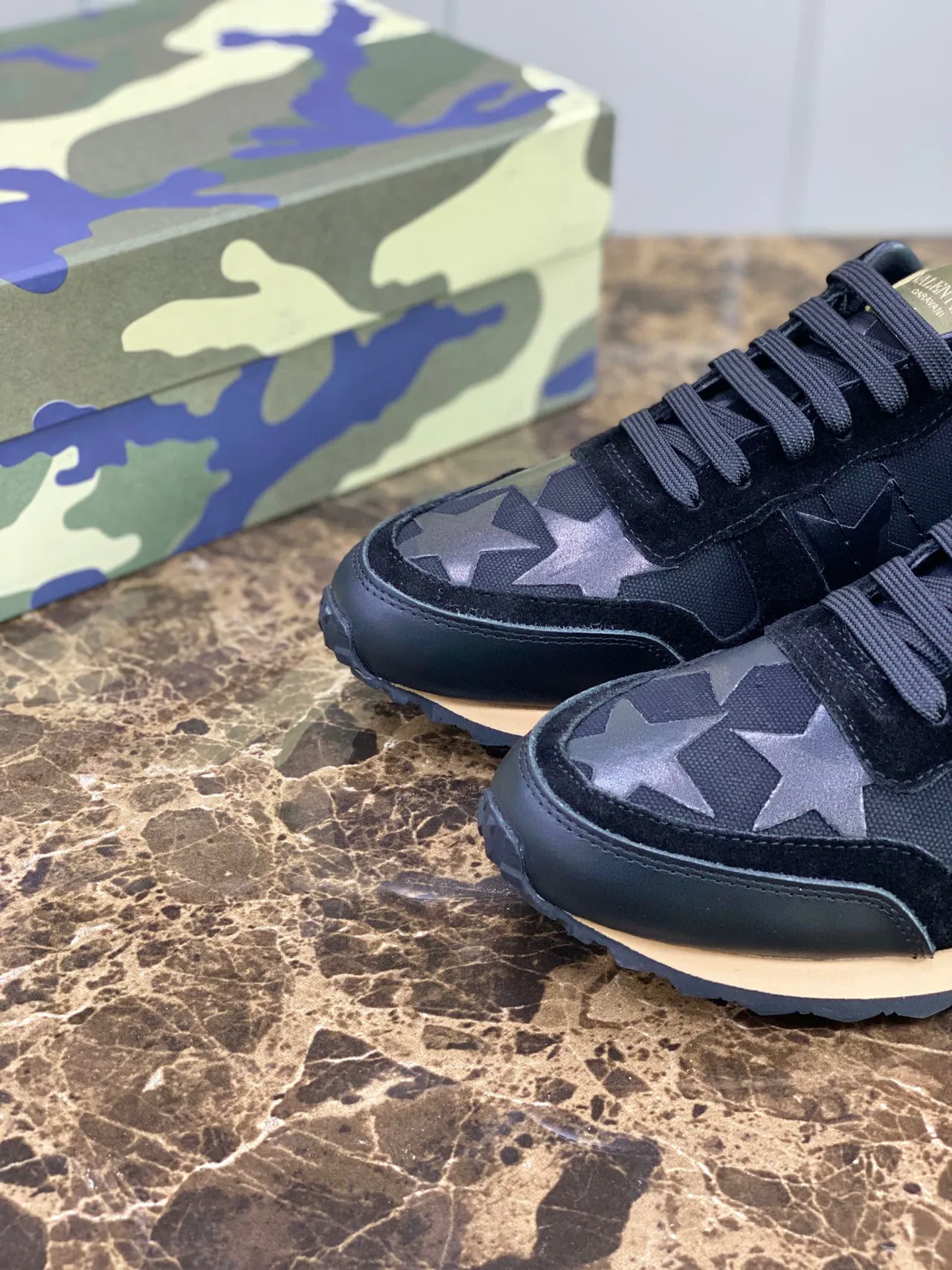 Valentino Rockstud Star-Print Noir Bordeaux Sneakers Lifestyle 4