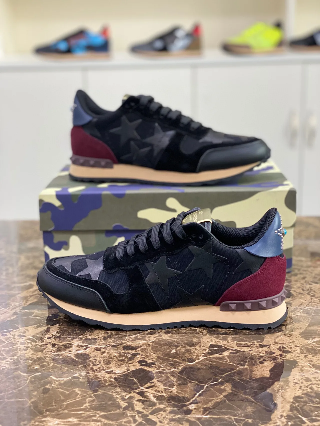 Valentino Rockstud Star-Print Noir Bordeaux Sneakers Lifestyle 5