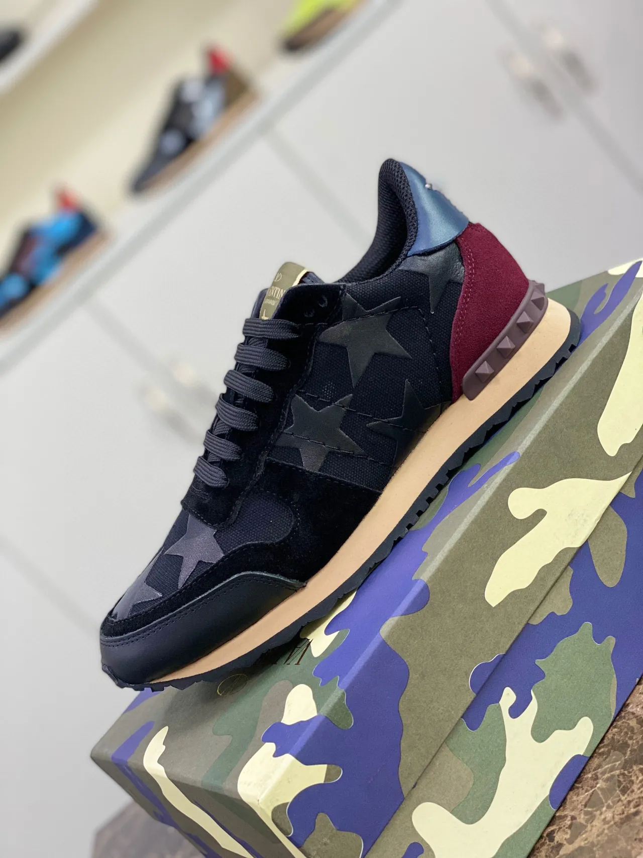 Valentino Rockstud Star-Print Noir Bordeaux Sneakers Lifestyle 6