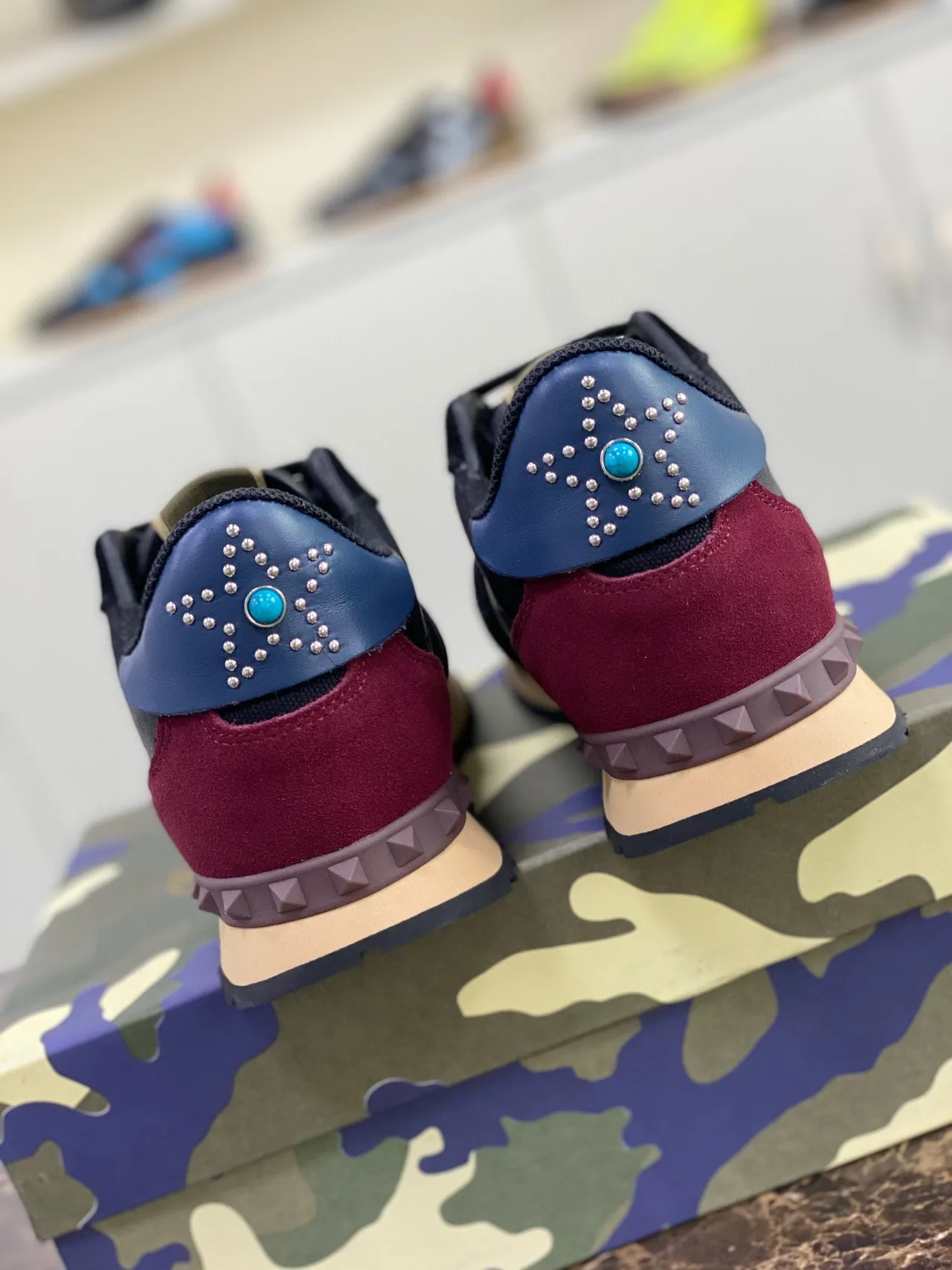 Valentino Rockstud Star-Print Noir Bordeaux Sneakers Lifestyle 7