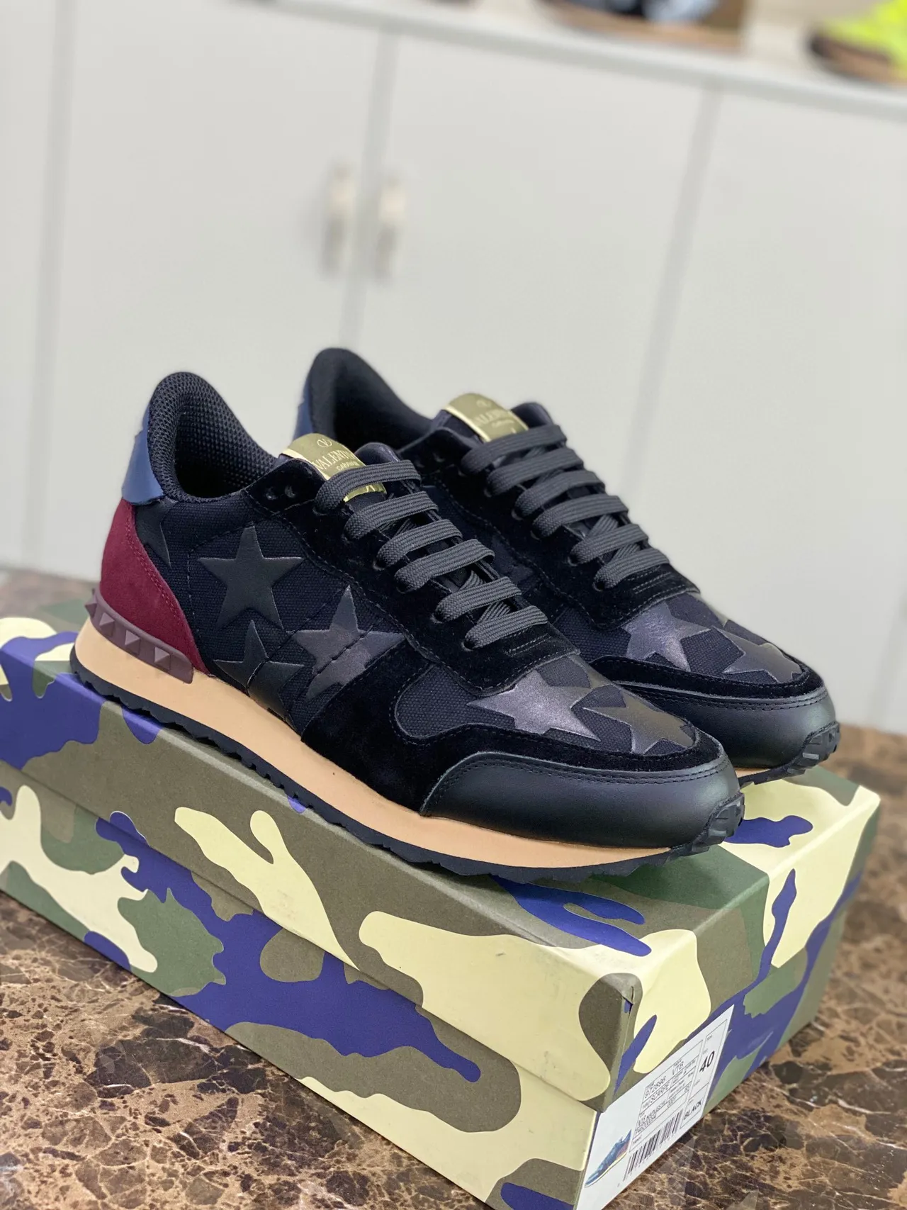 Valentino Rockstud Star-Print Noir Bordeaux Sneakers Lifestyle 9