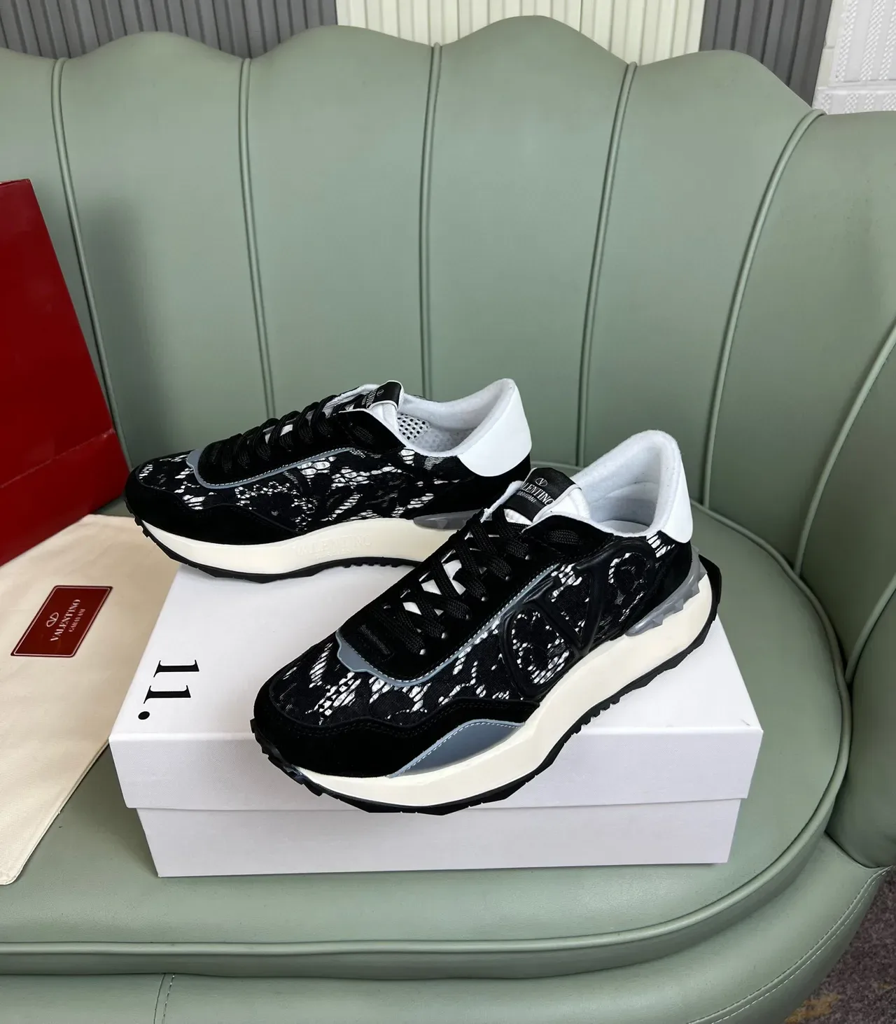 Valentino Runner أحذية رياضية أسود Lace-Panel VLOGO نمط الحياة 8
