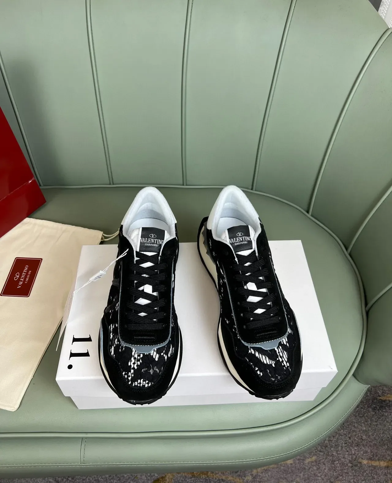 Valentino Runner أحذية رياضية أسود Lace-Panel VLOGO نمط الحياة 9
