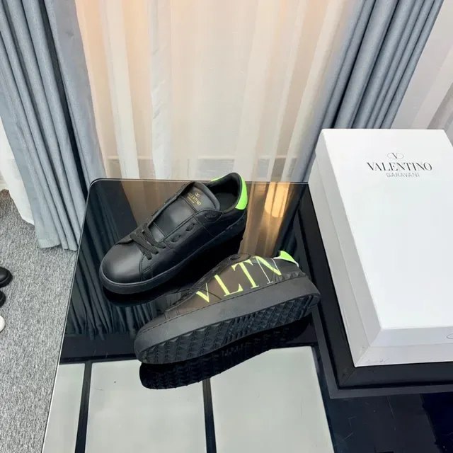 Valentino VLTN Noir et Vert Néon Sneakers Lifestyle 3