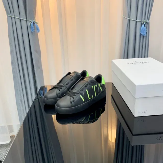 Valentino VLTN Noir et Vert Néon Sneakers Lifestyle 4